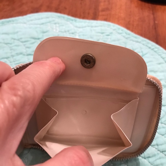 Snoopy Butterfly Collection Wallet - Picture 7 of 8